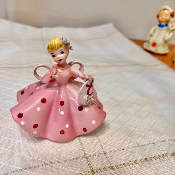 Vintage Lefton Springtime Girl Figurine, Porcelain Figurine with Bird 1450A - Picture 1 of 9